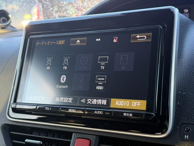 エスクァイア 　純正９インチナビ　純正１２インチフリップダウンモニター　シートヒーター　ハーフレザーシート　両側電動スライドドア　リアオートエアコン　ＡＣ１００Ｖ１５００Ｗ　バックモニター　トヨタセーフティーセンス（10枚目）