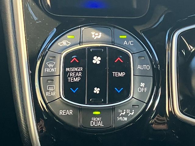 エスクァイア 　純正９インチナビ　純正１２インチフリップダウンモニター　シートヒーター　ハーフレザーシート　両側電動スライドドア　リアオートエアコン　ＡＣ１００Ｖ１５００Ｗ　バックモニター　トヨタセーフティーセンス（13枚目）