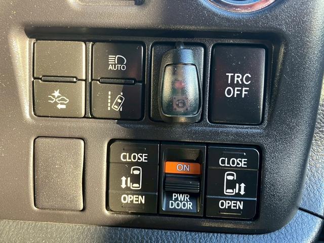 エスクァイア 　純正９インチナビ　純正１２インチフリップダウンモニター　シートヒーター　ハーフレザーシート　両側電動スライドドア　リアオートエアコン　ＡＣ１００Ｖ１５００Ｗ　バックモニター　トヨタセーフティーセンス（14枚目）