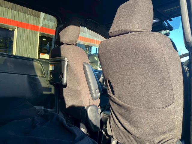 エスクァイア 　純正９インチナビ　純正１２インチフリップダウンモニター　シートヒーター　ハーフレザーシート　両側電動スライドドア　リアオートエアコン　ＡＣ１００Ｖ１５００Ｗ　バックモニター　トヨタセーフティーセンス（24枚目）