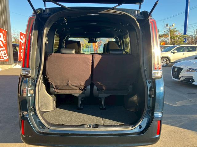 エスクァイア 　純正９インチナビ　純正１２インチフリップダウンモニター　シートヒーター　ハーフレザーシート　両側電動スライドドア　リアオートエアコン　ＡＣ１００Ｖ１５００Ｗ　バックモニター　トヨタセーフティーセンス（27枚目）