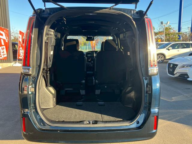 エスクァイア 　純正９インチナビ　純正１２インチフリップダウンモニター　シートヒーター　ハーフレザーシート　両側電動スライドドア　リアオートエアコン　ＡＣ１００Ｖ１５００Ｗ　バックモニター　トヨタセーフティーセンス（28枚目）