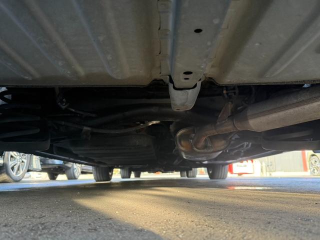 エスクァイア 　純正９インチナビ　純正１２インチフリップダウンモニター　シートヒーター　ハーフレザーシート　両側電動スライドドア　リアオートエアコン　ＡＣ１００Ｖ１５００Ｗ　バックモニター　トヨタセーフティーセンス（30枚目）