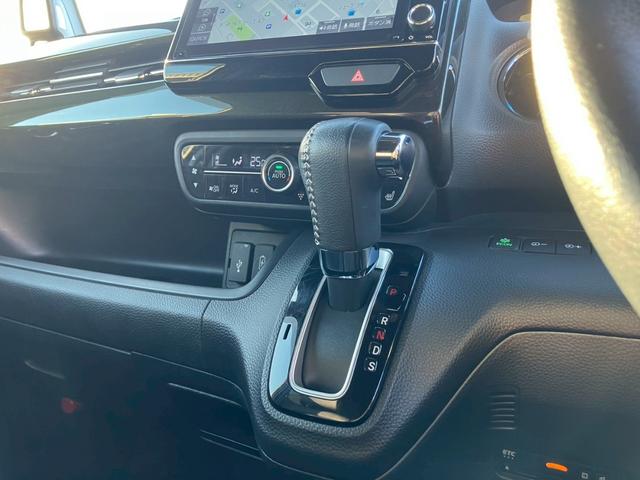 Ｎ－ＢＯＸカスタム Ｇ・Ｌターボホンダセンシング　純正８インチナビ　フルセグＴＶ　バックモニター　ＣＤ　ＤＶＤ　Ｂｌｕｅｔｏｏｔｈ　両側パワースライドドア　ＬＥＤヘッドライト　シートヒーター　レーンキープアシスト　アダプティブクルーズコントロール（14枚目）