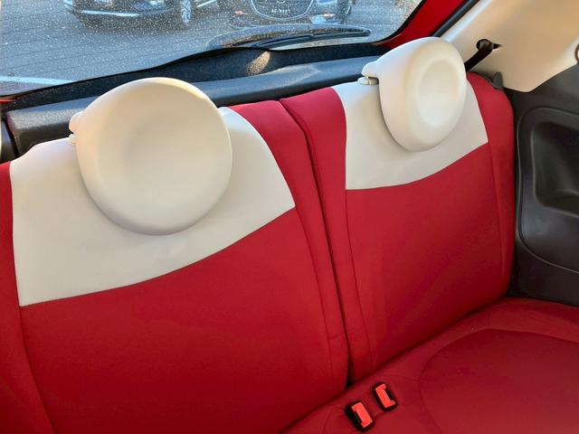 【リアシート】広々としているので後部座席の方も快適にドライブができます♪