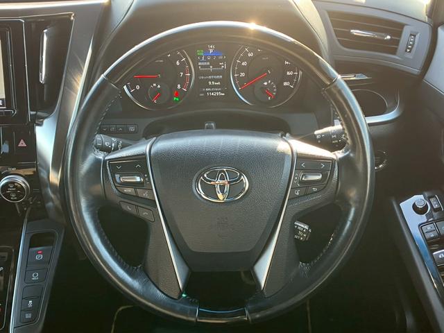 【クルーズコントロール】手元のボタンで一定速度での巡行が可能です。速度調節も可能です。高速道路走行時に便利な機能ですね♪