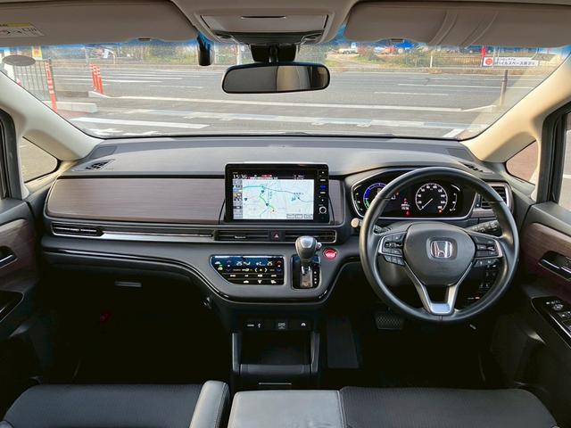 オデッセイハイブリッド ｅ：ＨＥＶアブソルート・ＥＸ　純正１０インチナビ　全周囲カメラ　フルセグＴＶ　Ｂｌｕｅｔｏｏｔｈ　純正後部座席モニター　ＡＣＣ　ドラレコ　両側電動スライドドア　パワーバックドア　Ｐシート　シートヒーター　Ｐアシスト　オットマン（2枚目）