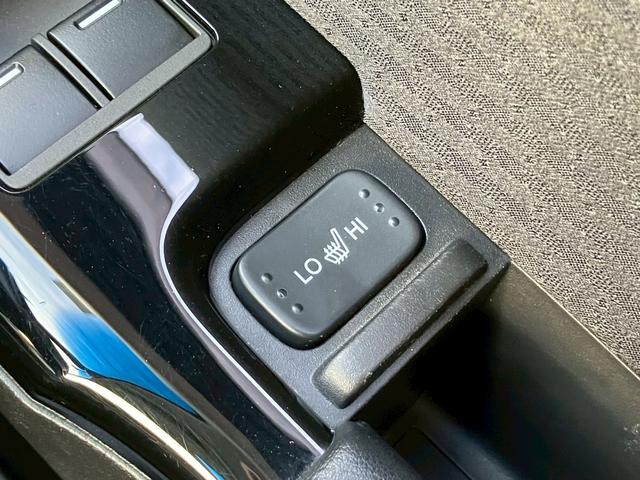 オデッセイハイブリッド ｅ：ＨＥＶアブソルート・ＥＸ　純正１０インチナビ　全周囲カメラ　フルセグＴＶ　Ｂｌｕｅｔｏｏｔｈ　純正後部座席モニター　ＡＣＣ　ドラレコ　両側電動スライドドア　パワーバックドア　Ｐシート　シートヒーター　Ｐアシスト　オットマン（21枚目）