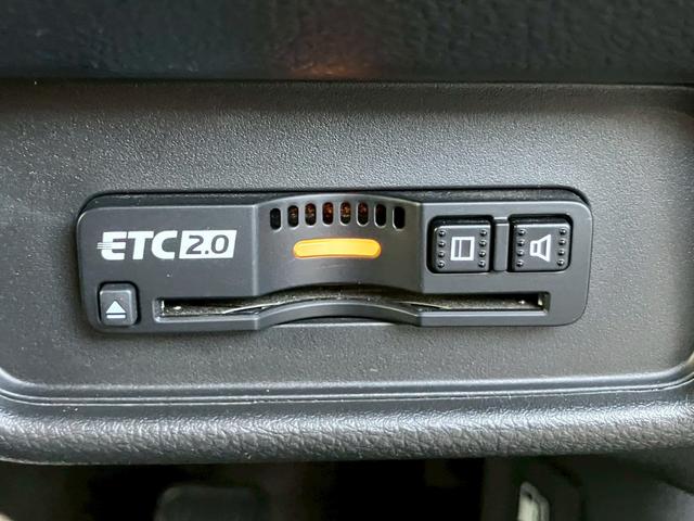 オデッセイハイブリッド ｅ：ＨＥＶアブソルート・ＥＸ　純正１０インチナビ　全周囲カメラ　フルセグＴＶ　Ｂｌｕｅｔｏｏｔｈ　純正後部座席モニター　ＡＣＣ　ドラレコ　両側電動スライドドア　パワーバックドア　Ｐシート　シートヒーター　Ｐアシスト　オットマン（22枚目）