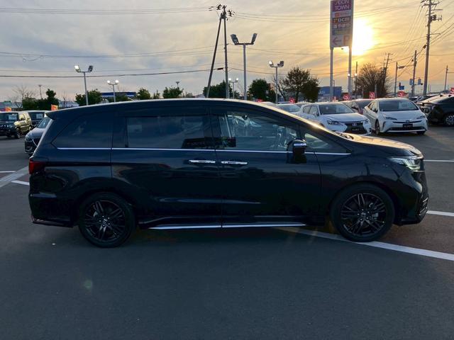 オデッセイハイブリッド ｅ：ＨＥＶアブソルート・ＥＸ　純正１０インチナビ　全周囲カメラ　フルセグＴＶ　Ｂｌｕｅｔｏｏｔｈ　純正後部座席モニター　ＡＣＣ　ドラレコ　両側電動スライドドア　パワーバックドア　Ｐシート　シートヒーター　Ｐアシスト　オットマン（24枚目）