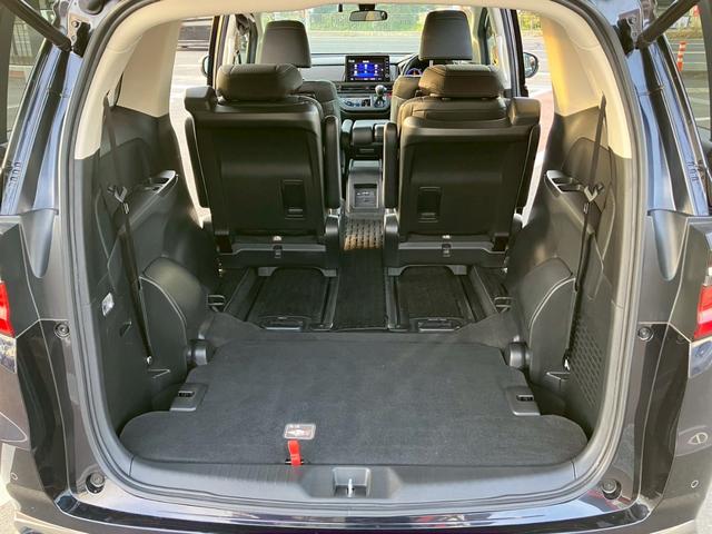 オデッセイハイブリッド ｅ：ＨＥＶアブソルート・ＥＸ　純正１０インチナビ　全周囲カメラ　フルセグＴＶ　Ｂｌｕｅｔｏｏｔｈ　純正後部座席モニター　ＡＣＣ　ドラレコ　両側電動スライドドア　パワーバックドア　Ｐシート　シートヒーター　Ｐアシスト　オットマン（32枚目）