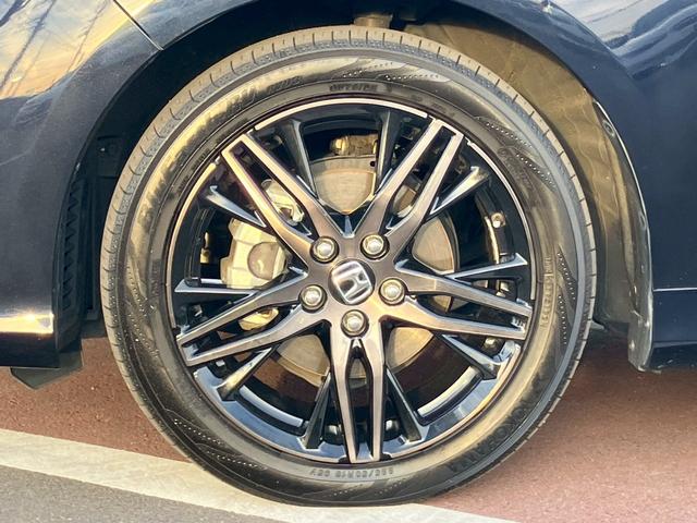 オデッセイハイブリッド ｅ：ＨＥＶアブソルート・ＥＸ　純正１０インチナビ　全周囲カメラ　フルセグＴＶ　Ｂｌｕｅｔｏｏｔｈ　純正後部座席モニター　ＡＣＣ　ドラレコ　両側電動スライドドア　パワーバックドア　Ｐシート　シートヒーター　Ｐアシスト　オットマン（35枚目）