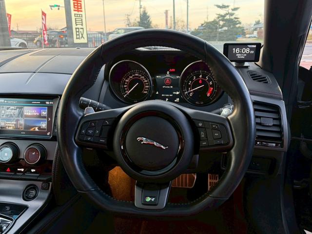 【クルーズコントロール】手元のボタンで一定速度での巡行が可能です。速度調節も可能です。高速道路走行時に便利な機能ですね♪