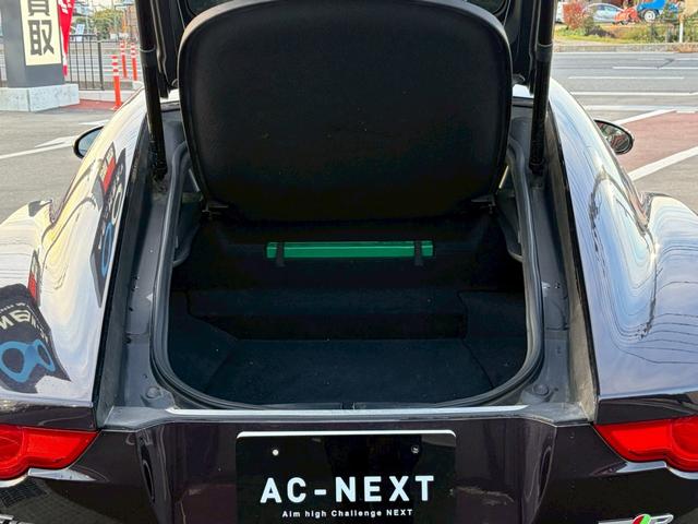 【パワーバックドア】荷物を抱えた状態でもスイッチ操作によるリアゲートの開閉が可能です！お買い物時やアウトドアの際に役立ちますね♪