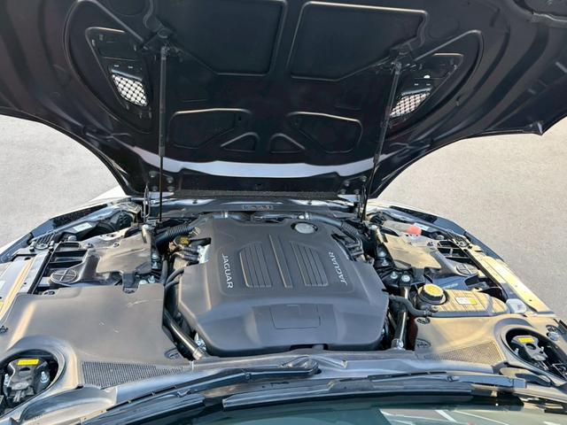 【エンジンルーム】不具合はなく良好な状態です。エンジンルームをきれいにしておくと万が一のトラブル時に点検しやすくなるので、日ごろからの清掃がおススメです。