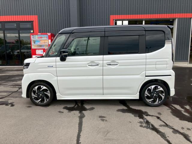 スペーシアカスタム ハイブリッドＸＳターボ　純正メーカーオプション９インチナビ　全周囲カメラ　衝突安全装置　オートクルーズコントロール　シートヒーター　社外デジタルインナーミラー　フォグランプ　ステアリングリモコン　ドラレコ　ＥＴＣ　ＢＴ（5枚目）