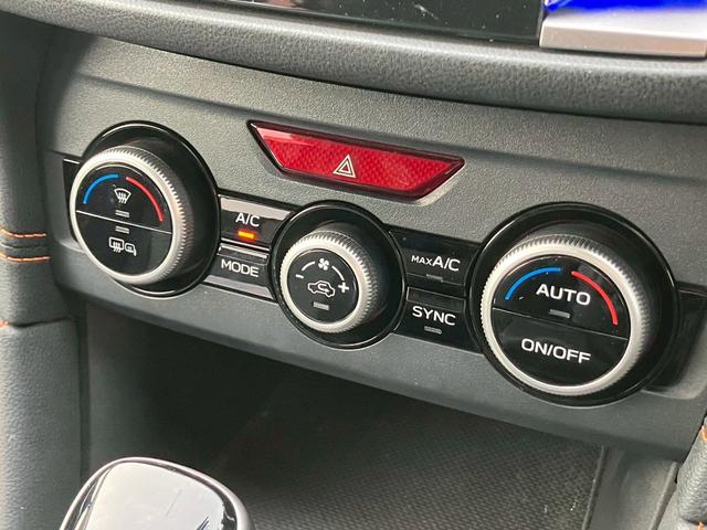 【オートエアコン】オートエアコンは温度を設定すれば自動で快適な状態をキープしてくれるので運転中の温度操作が減り安全面でも安心ですね。