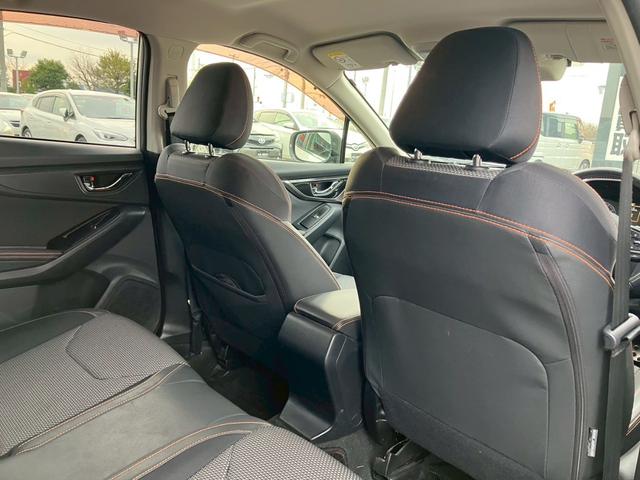 【リアシート】広々としているので後部座席の方も快適にドライブができます♪