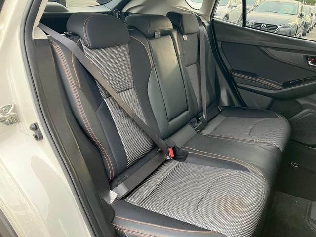 【リアシート】広々としているので後部座席の方も快適にドライブができます♪