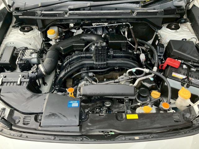 【エンジンルーム】不具合はなく良好な状態です。エンジンルームをきれいにしておくと万が一のトラブル時に点検しやすくなるので、日ごろからの清掃がおススメです。