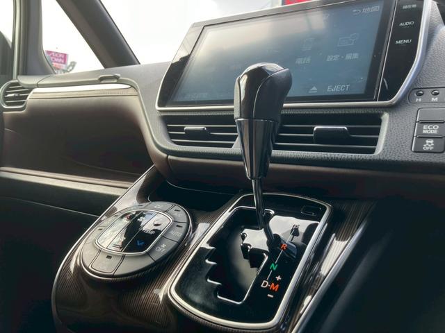 エスクァイア Ｇｉ　プレミアムパッケージ　純正１０インチナビ　純正１２．１インチフリップダウンモニター　フルセグＴＶ　バックカメラ　Ｂｌｕｅｔｏｏｔｈ　ハーフレザーシート　シートヒーター　ステアリングヒーター　クルーズコントロール　ＬＥＤ（12枚目）