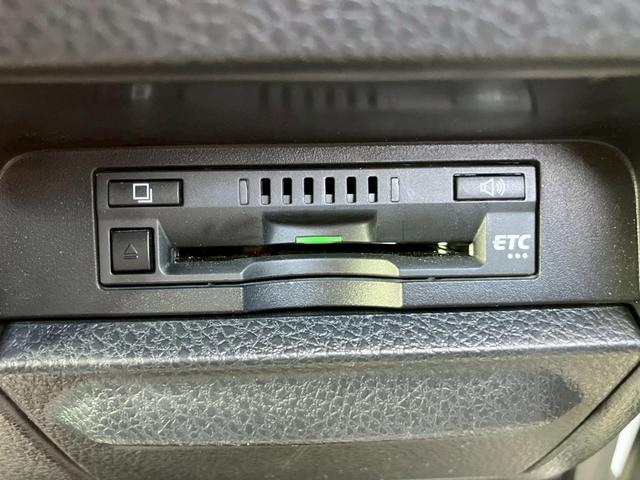 エスクァイア Ｇｉ　プレミアムパッケージ　純正１０インチナビ　純正１２．１インチフリップダウンモニター　フルセグＴＶ　バックカメラ　Ｂｌｕｅｔｏｏｔｈ　ハーフレザーシート　シートヒーター　ステアリングヒーター　クルーズコントロール　ＬＥＤ（17枚目）