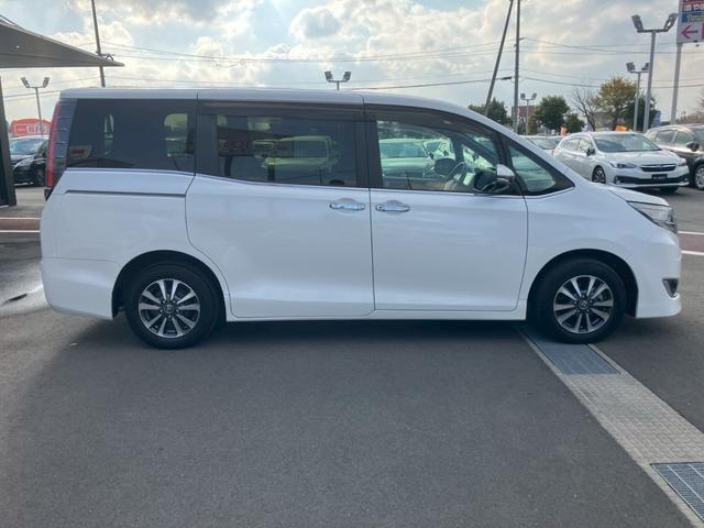 エスクァイア Ｇｉ　プレミアムパッケージ　純正１０インチナビ　純正１２．１インチフリップダウンモニター　フルセグＴＶ　バックカメラ　Ｂｌｕｅｔｏｏｔｈ　ハーフレザーシート　シートヒーター　ステアリングヒーター　クルーズコントロール　ＬＥＤ（20枚目）