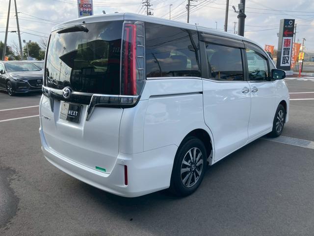 エスクァイア Ｇｉ　プレミアムパッケージ　純正１０インチナビ　純正１２．１インチフリップダウンモニター　フルセグＴＶ　バックカメラ　Ｂｌｕｅｔｏｏｔｈ　ハーフレザーシート　シートヒーター　ステアリングヒーター　クルーズコントロール　ＬＥＤ（21枚目）