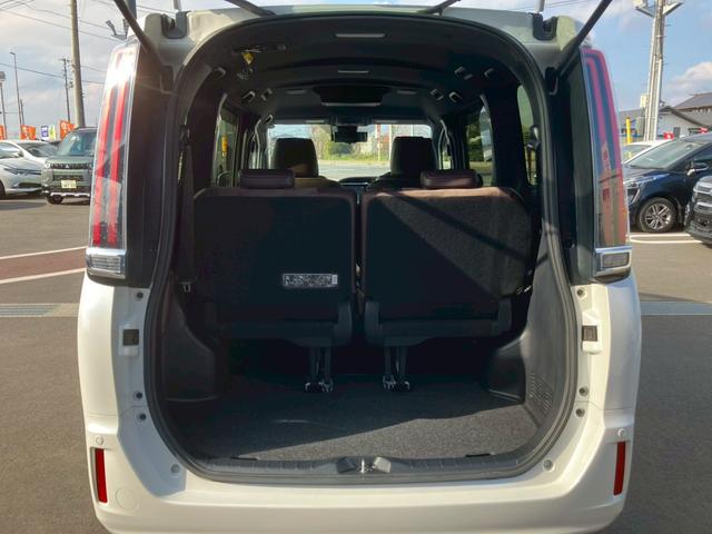 エスクァイア Ｇｉ　プレミアムパッケージ　純正１０インチナビ　純正１２．１インチフリップダウンモニター　フルセグＴＶ　バックカメラ　Ｂｌｕｅｔｏｏｔｈ　ハーフレザーシート　シートヒーター　ステアリングヒーター　クルーズコントロール　ＬＥＤ（27枚目）