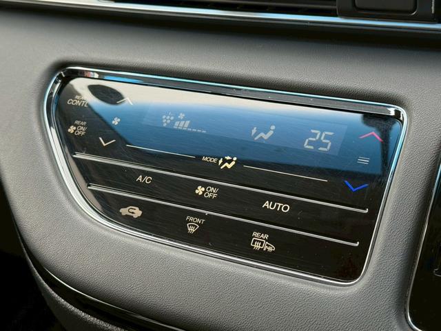 【オートエアコン】オートエアコンは温度を設定すれば自動で快適な状態をキープしてくれるので運転中の温度操作が減り安全面でも安心ですね。