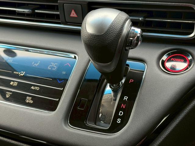 【シフトレバー】一目で分かる操作しやすい見た目と手になじむデザインです！