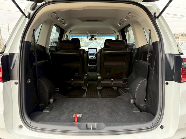 【ラゲッジスペース】後部座席を倒せばさらに広々！大きな荷物の持ち運びも楽々です！！