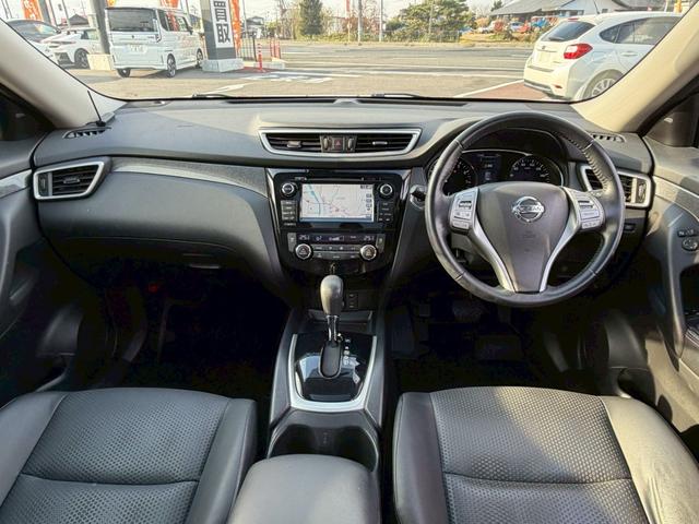 エクストレイル ２０Ｘ　エマージェンシーブレーキパッケージ　パノラマミックガラスルーフ　純正７インチナビ　コネクトナビシステム　アラウンドビューモニター　ルーフレール　クルーズコントロール　Ｂｌｕｅｔｏｏｔｈ　ＤＶＤ　ハーフレザーシート　純正アルミ　ＥＴＣ（2枚目）