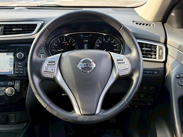 エクストレイル ２０Ｘ　エマージェンシーブレーキパッケージ　パノラマミックガラスルーフ　純正７インチナビ　コネクトナビシステム　アラウンドビューモニター　ルーフレール　クルーズコントロール　Ｂｌｕｅｔｏｏｔｈ　ＤＶＤ　ハーフレザーシート　純正アルミ　ＥＴＣ（9枚目）