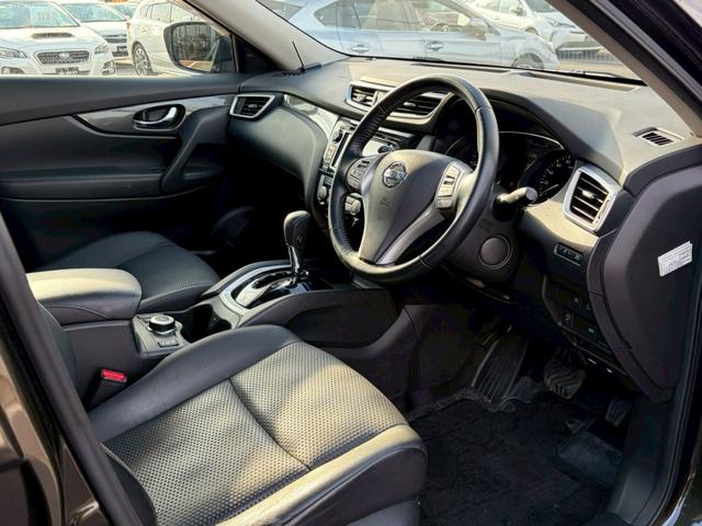 エクストレイル ２０Ｘ　エマージェンシーブレーキパッケージ　パノラマミックガラスルーフ　純正７インチナビ　コネクトナビシステム　アラウンドビューモニター　ルーフレール　クルーズコントロール　Ｂｌｕｅｔｏｏｔｈ　ＤＶＤ　ハーフレザーシート　純正アルミ　ＥＴＣ（19枚目）