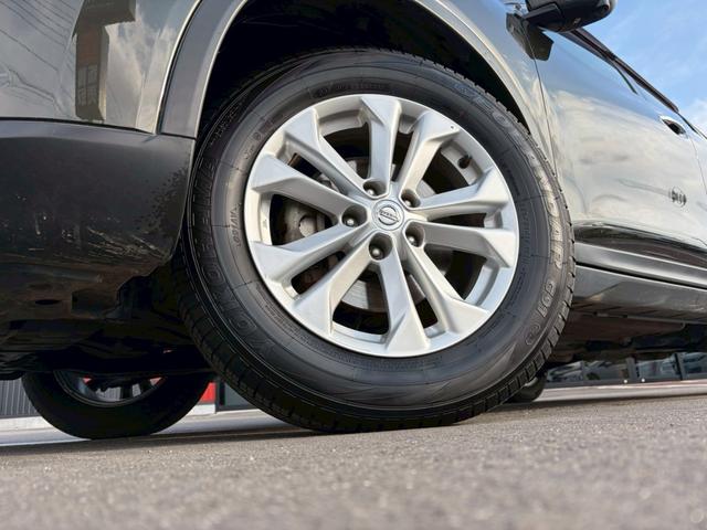 エクストレイル ２０Ｘ　エマージェンシーブレーキパッケージ　パノラマミックガラスルーフ　純正７インチナビ　コネクトナビシステム　アラウンドビューモニター　ルーフレール　クルーズコントロール　Ｂｌｕｅｔｏｏｔｈ　ＤＶＤ　ハーフレザーシート　純正アルミ　ＥＴＣ（26枚目）