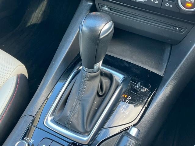 【シフトレバー】ＭＴモード付き！エンジンブレーキを効かせたい、スポーティに走りたい気分の時にはピッタリの装備ですね♪