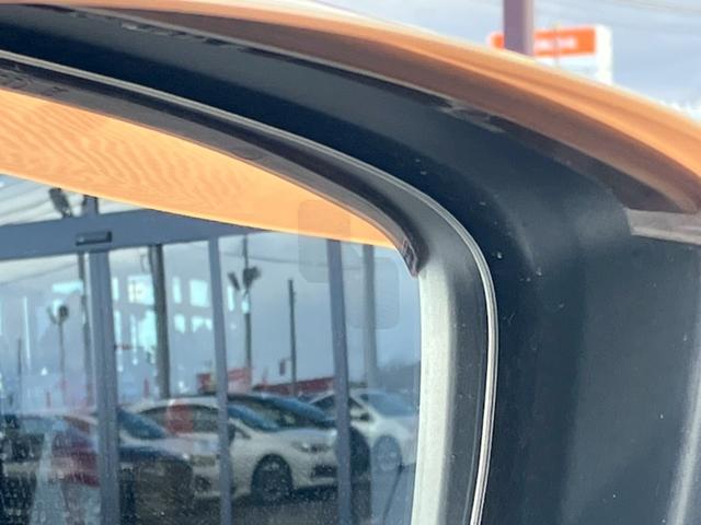 【ブラインドスポットモニター】ドライブ時に死角になっていて確認できないエリアの確認にも役立ち、事故の発生を防ぐ手助けをしてくれます。