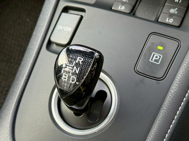 オーリス ハイブリッドGパッケージ 純正ナビ クルーズコントロール クリアランスソナー LEDヘッドライト オートライト 衝突軽減ブレーキ レーンキープ ドラレコ 障害センサー シートヒーター フルセグ Bluetooth CD ETC(12枚目)