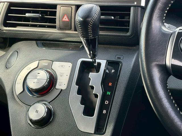 シエンタ ハイブリッドG クエロ モデリスタエアロ 純正9インチナビ 純正12.1インチフリップダウンモニター 純正アルミホイール クルーズコントロール ハーフレザーシート フルセグTV Bluetooth ETC 両側電動スライド(13枚目)