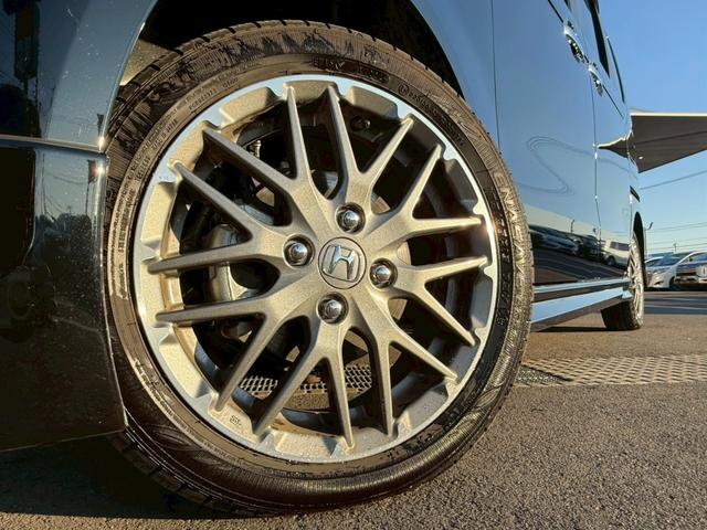 N-BOXカスタム ターボ 純正9インチナビ 両側電動スライドドア アラウンドビューモニター シートヒーター フルセグTV CD DVD USBポート パドルシフト 踏み間違防止 ドライブレコーダー ACC ホンダセンシング(6枚目)