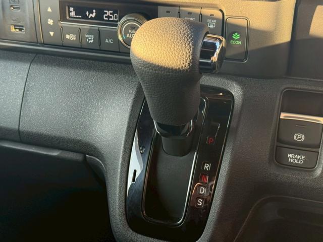 N-BOXカスタム ターボ 純正9インチナビ 両側電動スライドドア アラウンドビューモニター シートヒーター フルセグTV CD DVD USBポート パドルシフト 踏み間違防止 ドライブレコーダー ACC ホンダセンシング(12枚目)