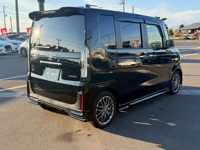 N-BOXカスタム ターボ 純正9インチナビ 両側電動スライドドア アラウンドビューモニター シートヒーター フルセグTV CD DVD USBポート パドルシフト 踏み間違防止 ドライブレコーダー ACC ホンダセンシング(19枚目)