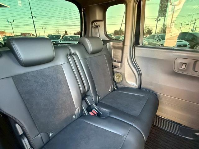 N-BOXカスタム ターボ 純正9インチナビ 両側電動スライドドア アラウンドビューモニター シートヒーター フルセグTV CD DVD USBポート パドルシフト 踏み間違防止 ドライブレコーダー ACC ホンダセンシング(23枚目)