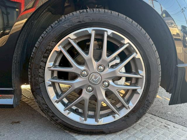 N-BOXカスタム ターボ 純正9インチナビ 両側電動スライドドア アラウンドビューモニター シートヒーター フルセグTV CD DVD USBポート パドルシフト 踏み間違防止 ドライブレコーダー ACC ホンダセンシング(27枚目)