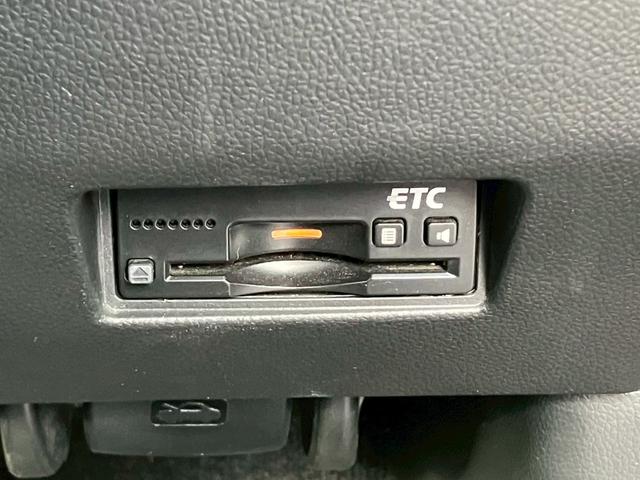 スイフト ハイブリッドRS 純正ナビ 全周囲カメラ ステリモ パドルシフト アイドリングストップ LEDヘッドライト 横滑り防止装置 ドラレコ シートヒーター スマートキー フルセグTV Bluetooth USB CD ETC(18枚目)