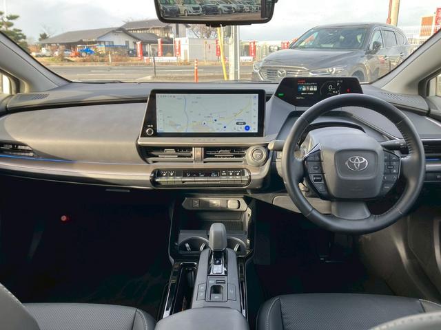 プリウス Ｚ　１２．３インチディスプレイオーディオ　全周囲カメラ　フルセグＴＶ　　デジタルインナーミラー　パワーシート　シートベンチレーション　パワーバックドア　ブラインドスポットモニター　ステアリングヒーター（2枚目）