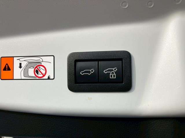プリウス Ｚ　１２．３インチディスプレイオーディオ　全周囲カメラ　フルセグＴＶ　　デジタルインナーミラー　パワーシート　シートベンチレーション　パワーバックドア　ブラインドスポットモニター　ステアリングヒーター（28枚目）