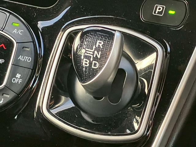 ヴォクシー ハイブリッドＺＳ　煌　ワンオーナー　純正１０インチナビ　純正１２．１インチフリップダウンモニター　モデリスタアルミ　両側電動スライド　シートヒーター　フルセグ　Ｂｌｕｅｔｏｏｔｈ　バックモニター　ＥＴＣ　ドラレコ　クルコン（15枚目）