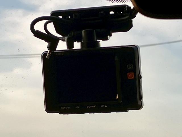 ヴォクシー ハイブリッドＺＳ　煌　ワンオーナー　純正１０インチナビ　純正１２．１インチフリップダウンモニター　モデリスタアルミ　両側電動スライド　シートヒーター　フルセグ　Ｂｌｕｅｔｏｏｔｈ　バックモニター　ＥＴＣ　ドラレコ　クルコン（20枚目）